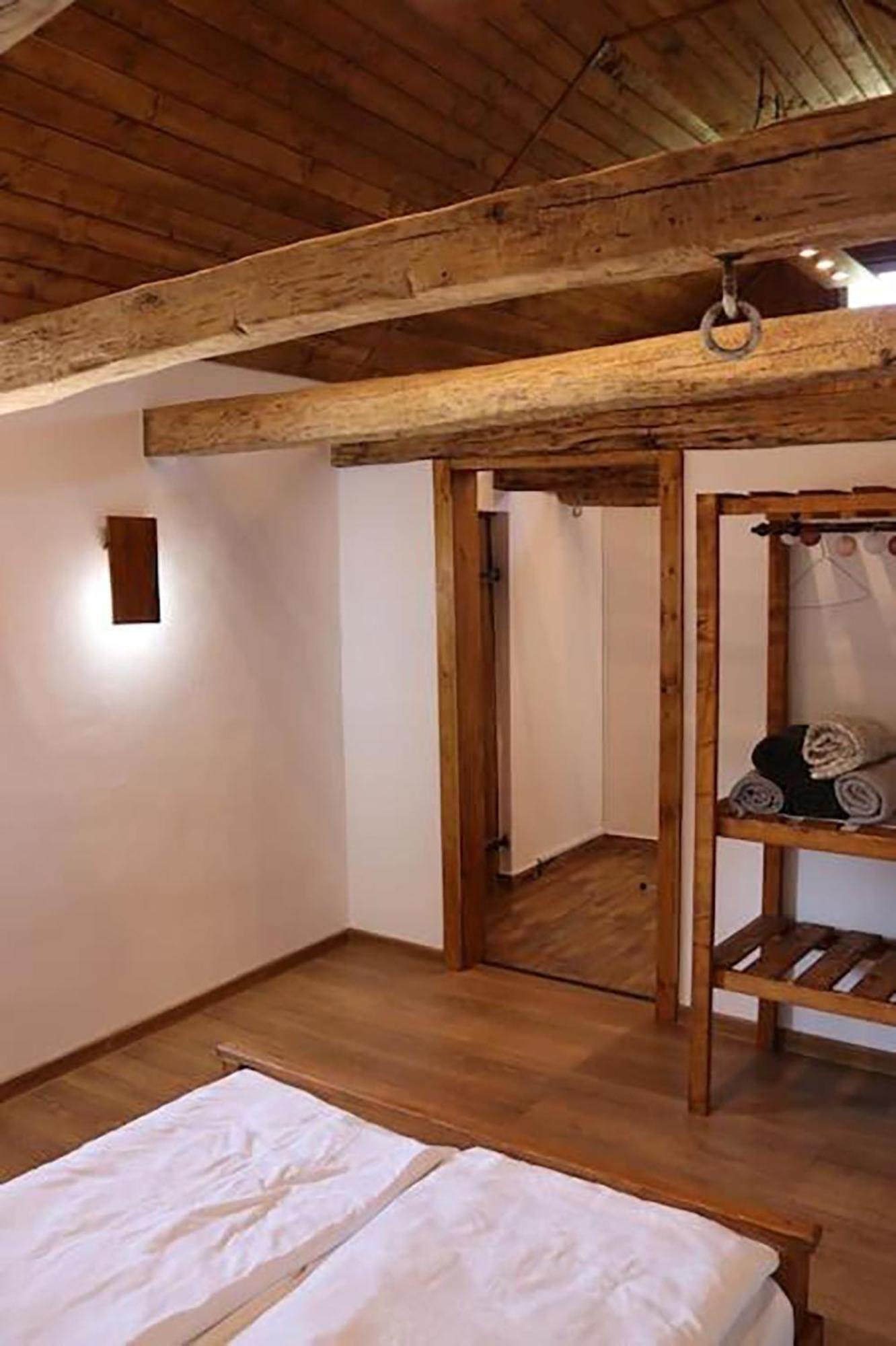 Salas U Bregu In Cheile Carasului Crasova Exterior foto